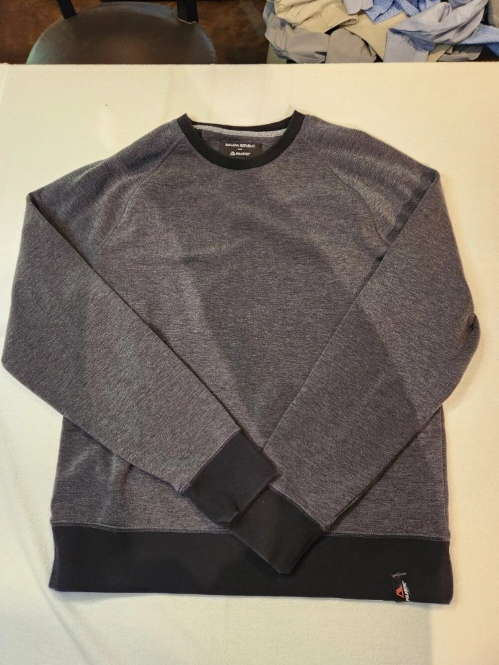 Banana Republic Polartec Gray/Black Raglan Crew Neck Sweatshirt Mens Medium